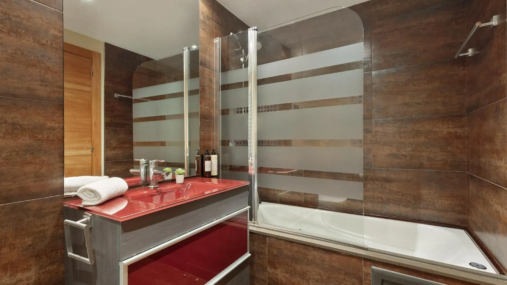 Lucas House Apartments By Sitges Group