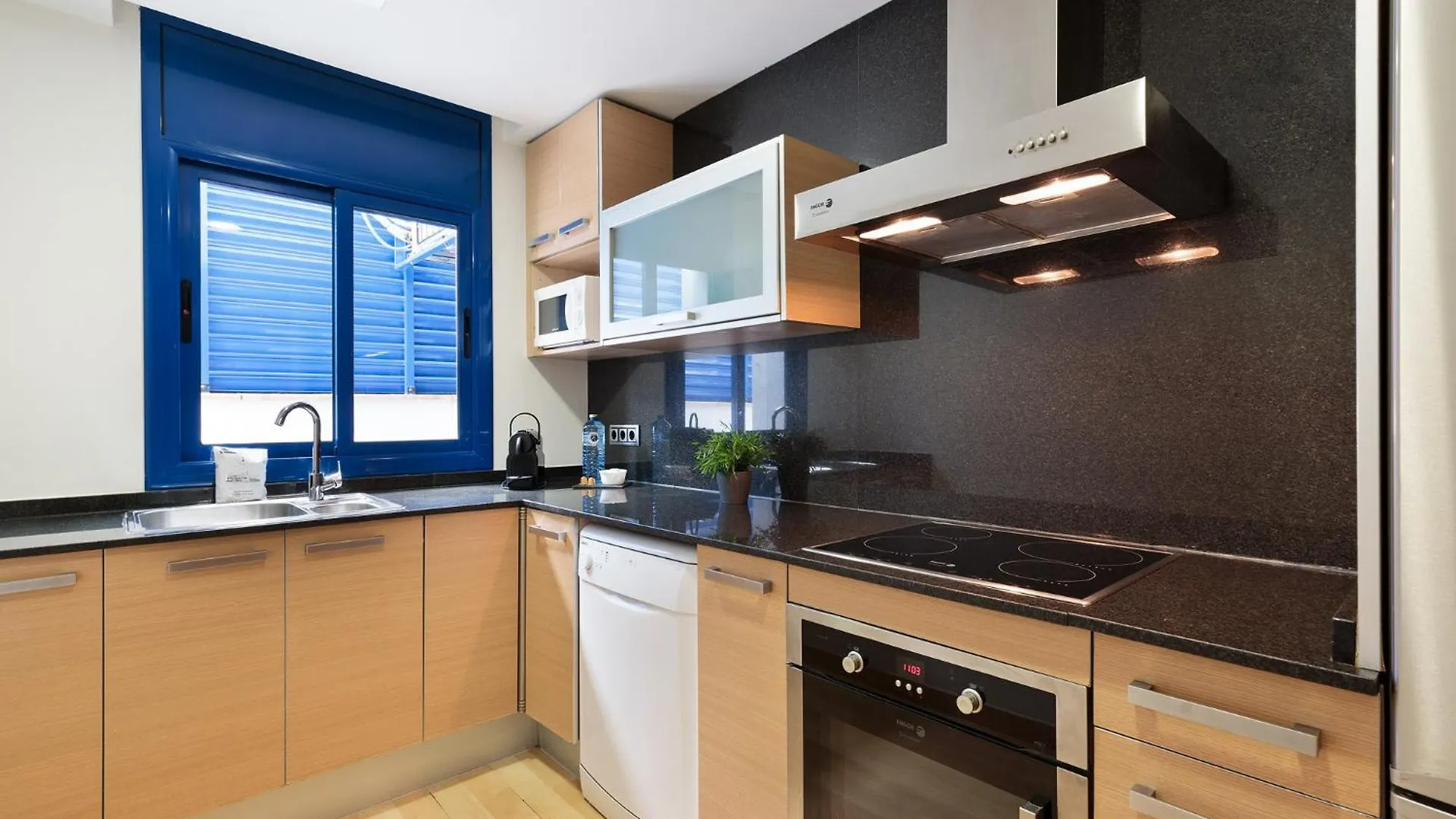 Lucas House Apartments By Sitges Group