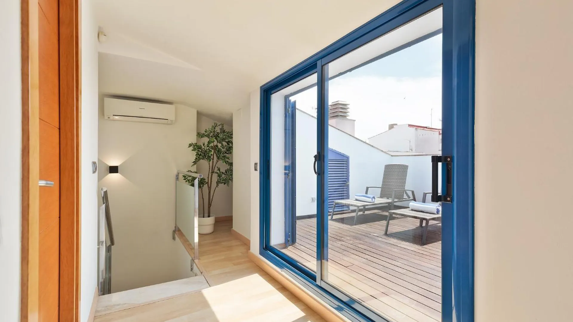 Lucas House Apartments By Sitges Group